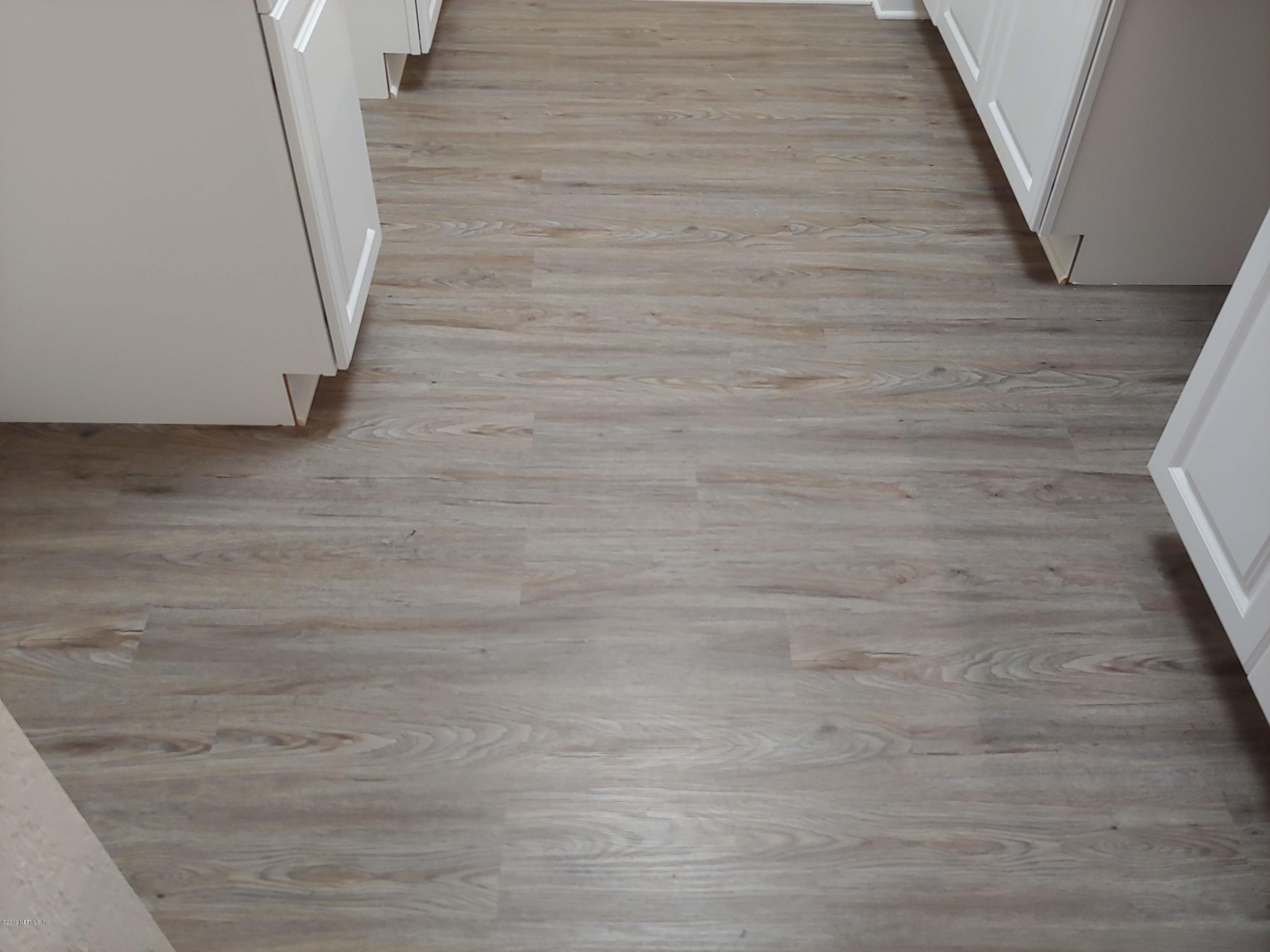 791 Assisi Lane, Unit 303 Jacksonville, FL 32233 - Photo 12 of 35 a view of a hallway