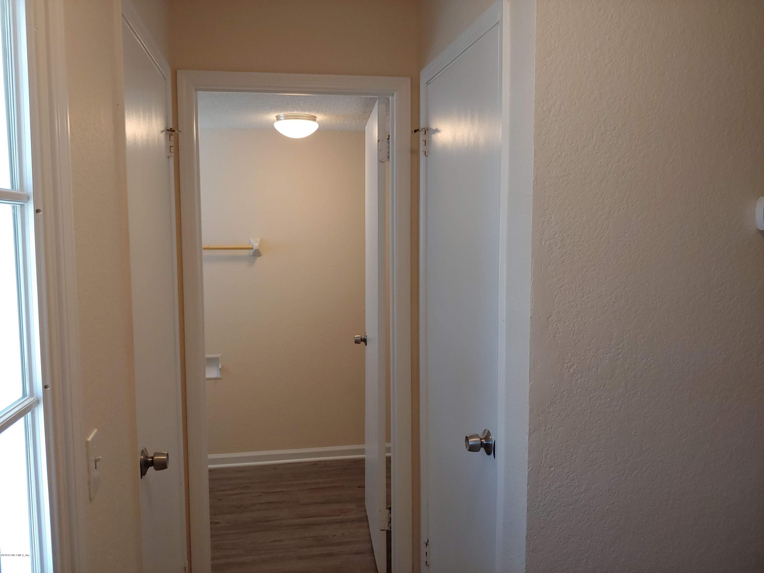 791 Assisi Lane, Unit 303 Jacksonville, FL 32233 - Photo 3 of 35 a bathroom with a mirror