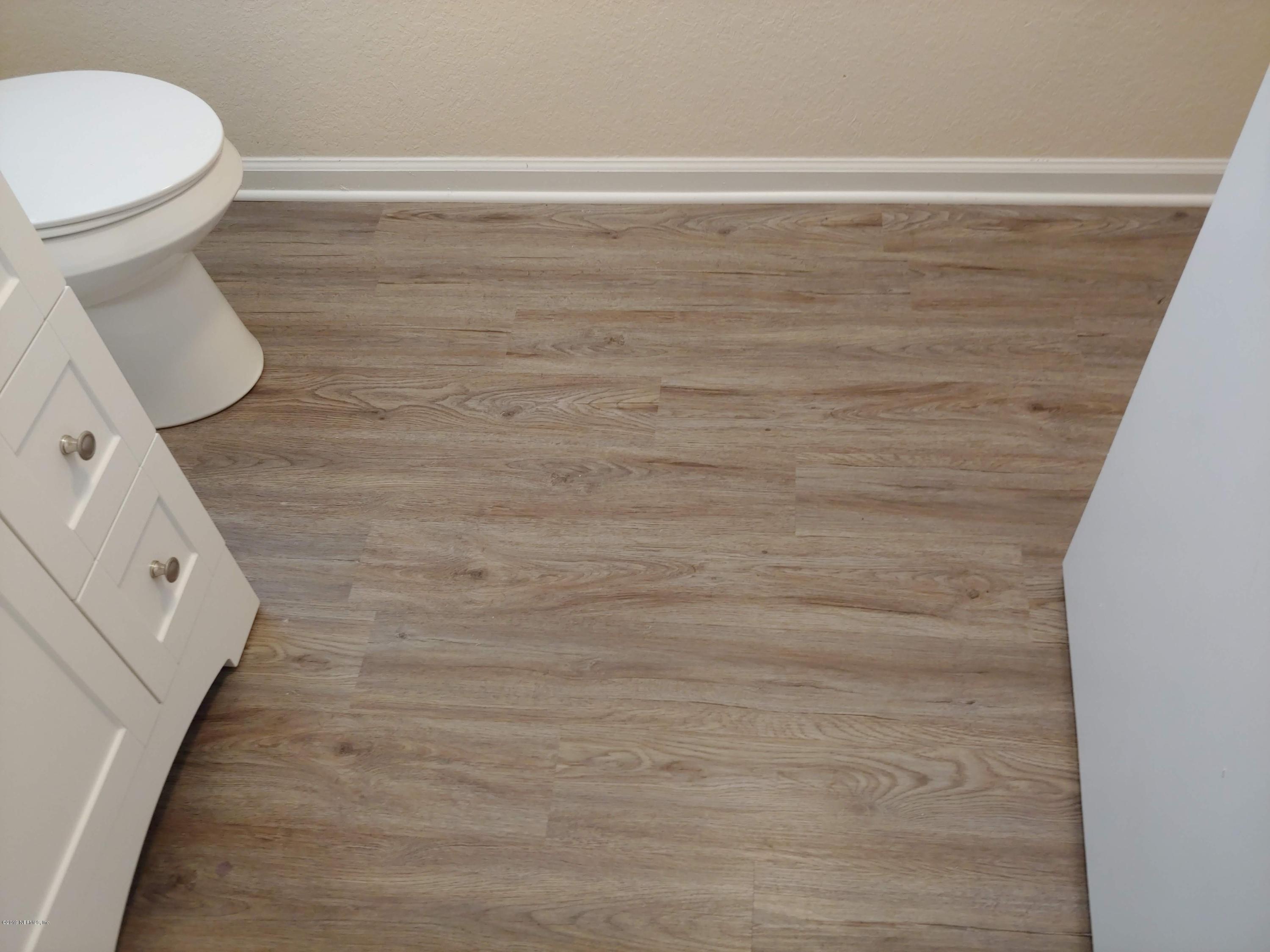 791 Assisi Lane, Unit 303 Jacksonville, FL 32233 - Photo 7 of 35 a bathroom with a toilet and a sink