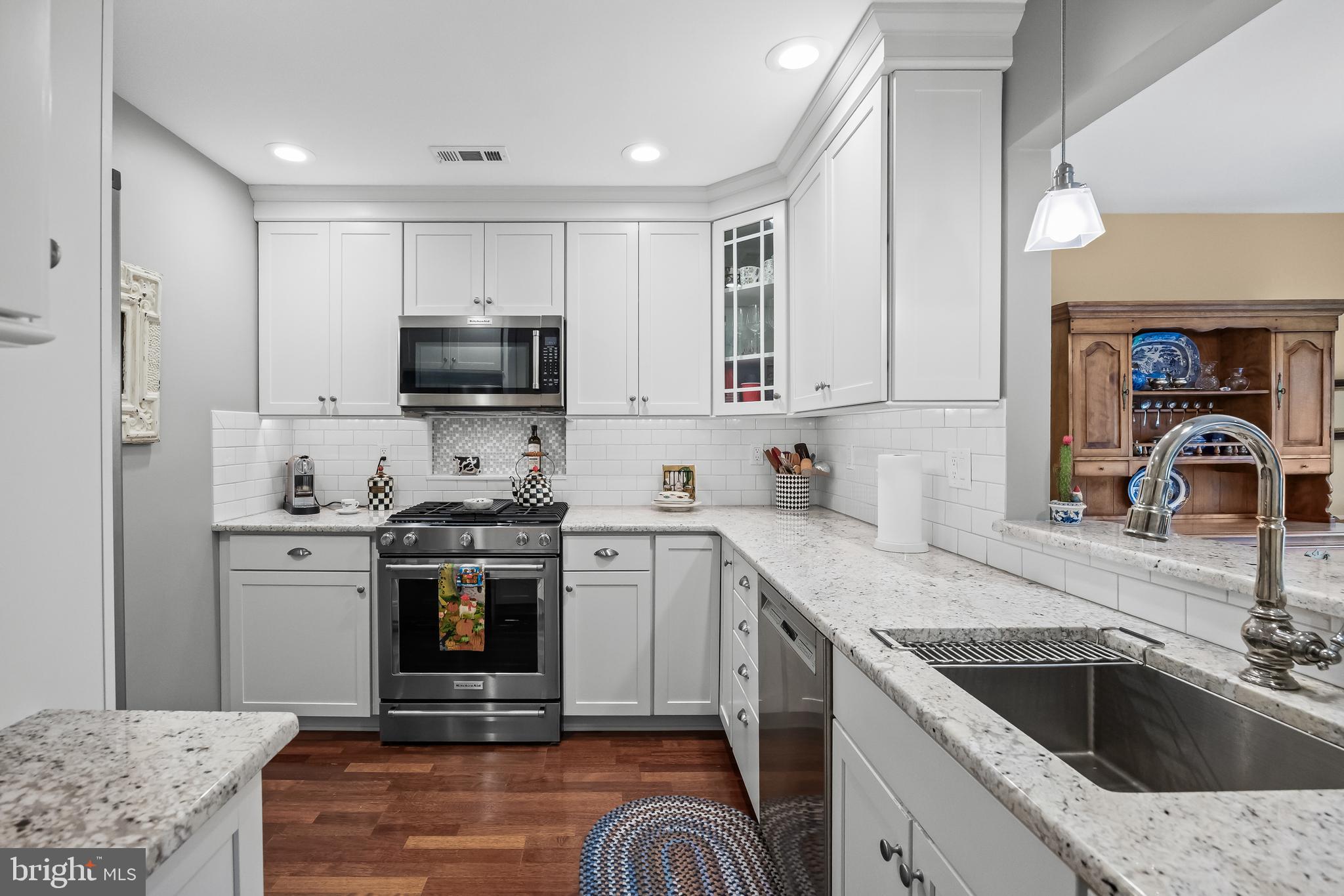 384 Inverness Court Mount Laurel, NJ 08054 - Photo 2 of 32