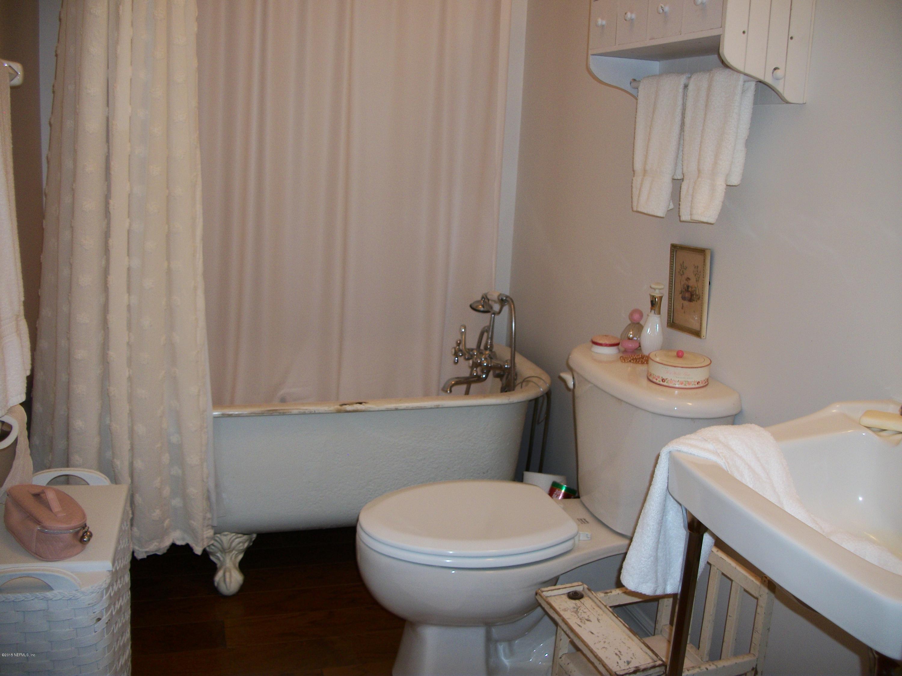 8218 Plantation Road Macclenny, FL 32063 - Photo 22 of 37 MASTER BATH