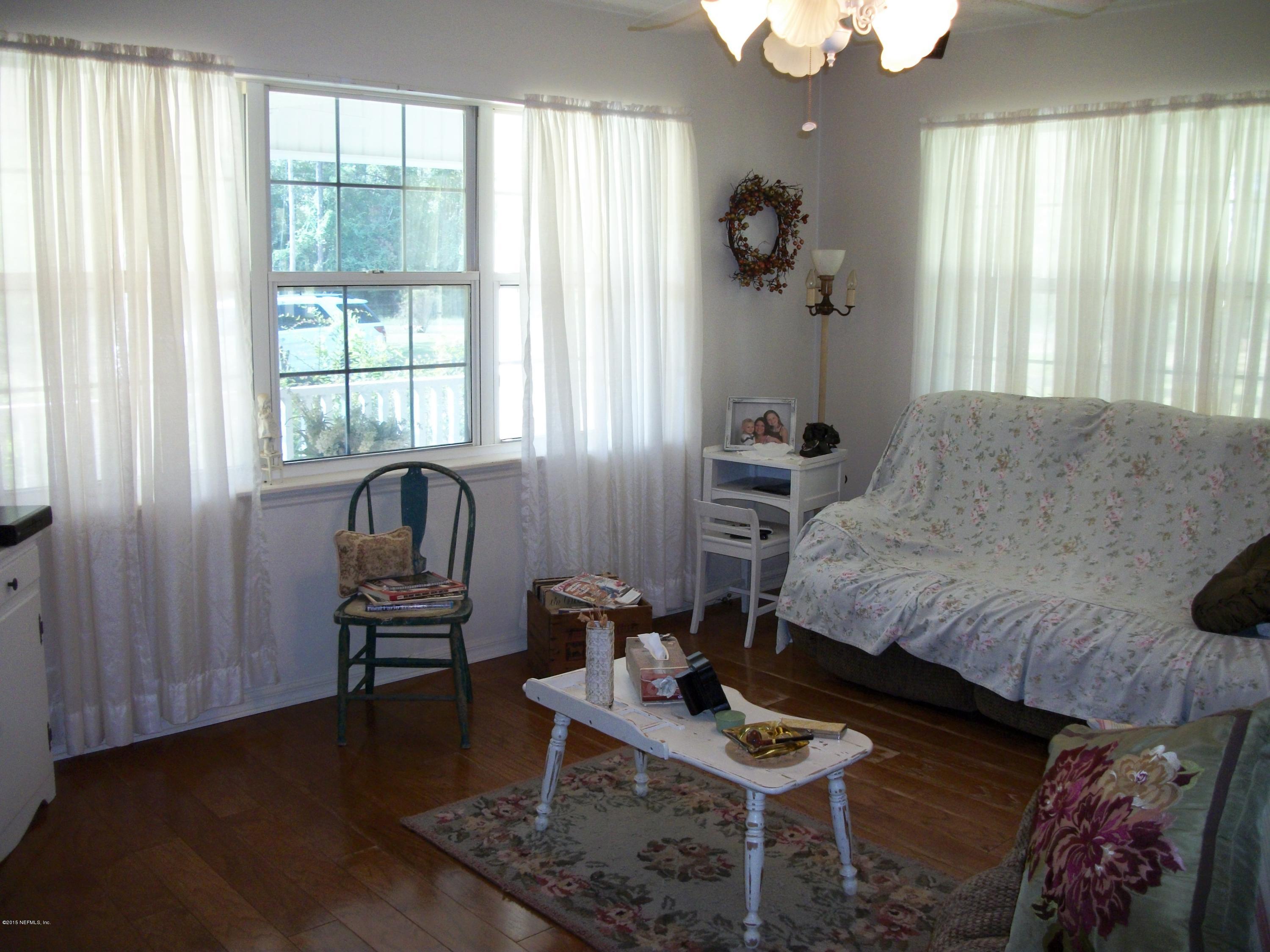 8218 Plantation Road Macclenny, FL 32063 - Photo 10 of 37 LIVING ROOM