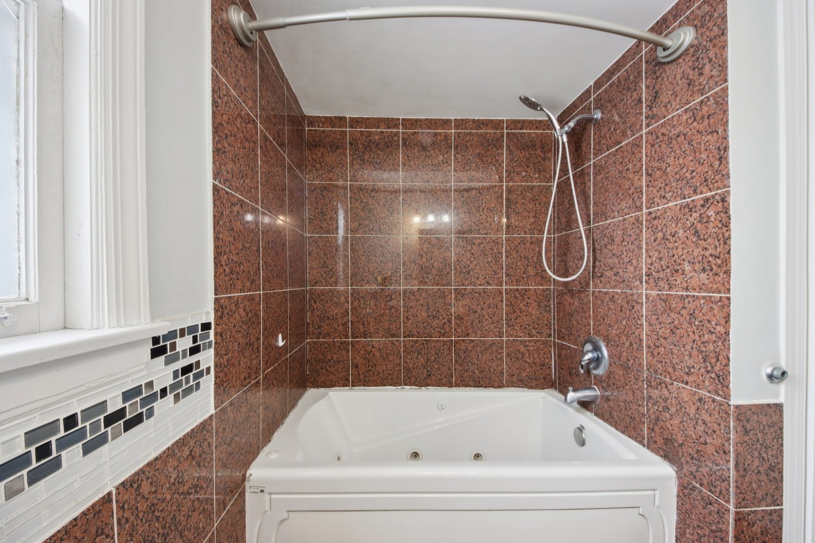 8646 Harms Road Skokie, IL 60077 - Photo 11 of 22