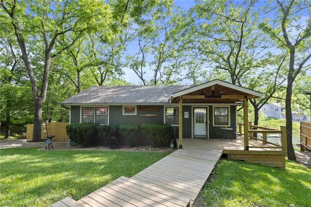 $480,000 | 321 West Sugar Lake Drive, Mound City, KS 66056