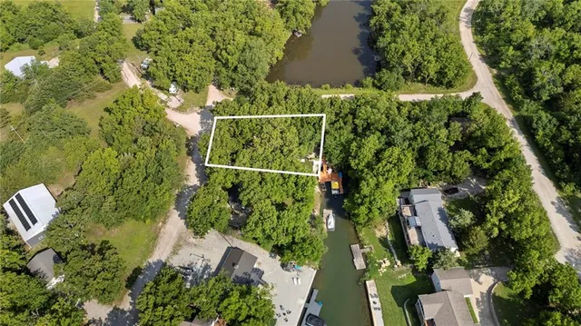 $480,000 | 321 West Sugar Lake Drive, Mound City, KS 66056