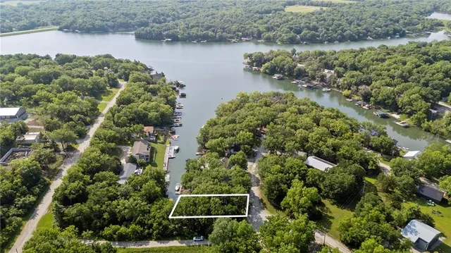 $480,000 | 321 West Sugar Lake Drive, Mound City, KS 66056