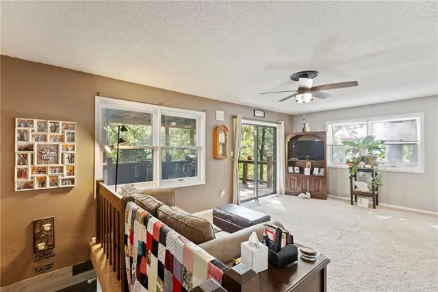 $480,000 | 321 West Sugar Lake Drive, Mound City, KS 66056