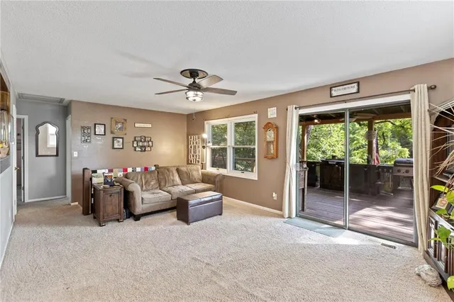 $480,000 | 321 West Sugar Lake Drive, Mound City, KS 66056