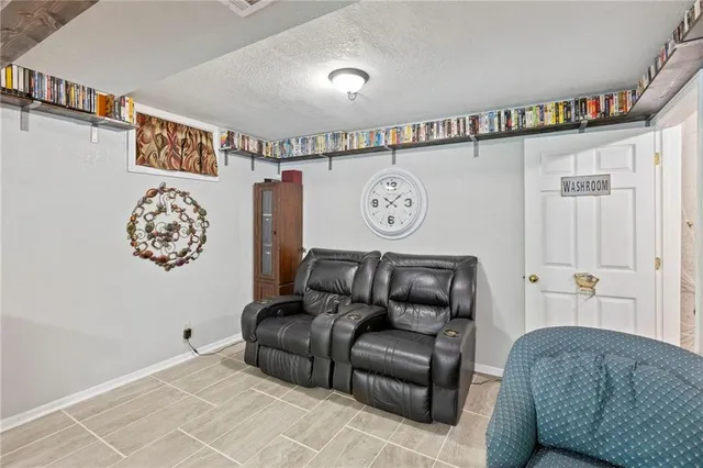 $480,000 | 321 West Sugar Lake Drive, Mound City, KS 66056