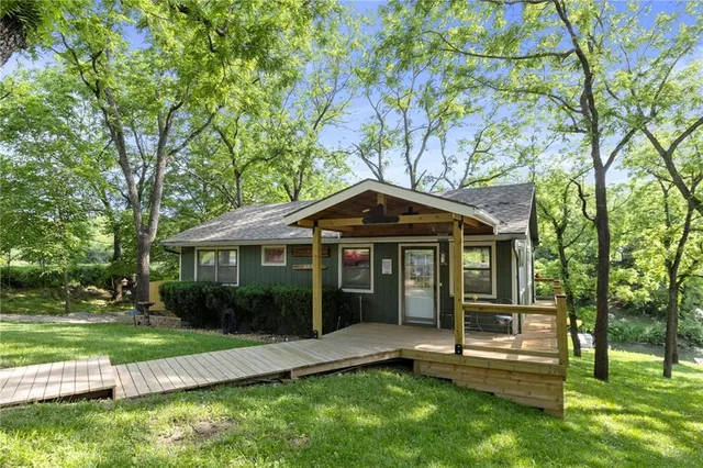 $480,000 | 321 West Sugar Lake Drive, Mound City, KS 66056