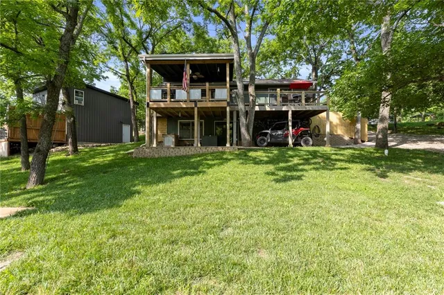 $480,000 | 321 West Sugar Lake Drive, Mound City, KS 66056