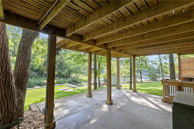 $480,000 | 321 West Sugar Lake Drive, Mound City, KS 66056