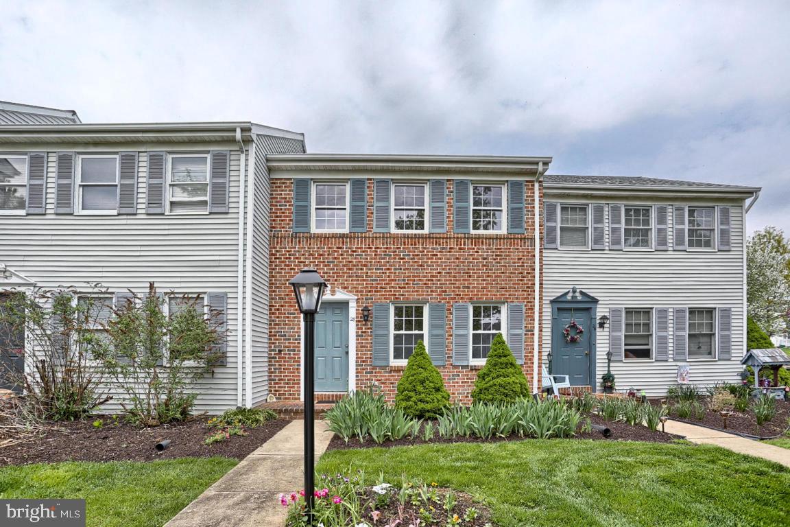 28 Laurie Lane Lititz, PA 17543 - Photo 1 of 19 Gallery Image 1