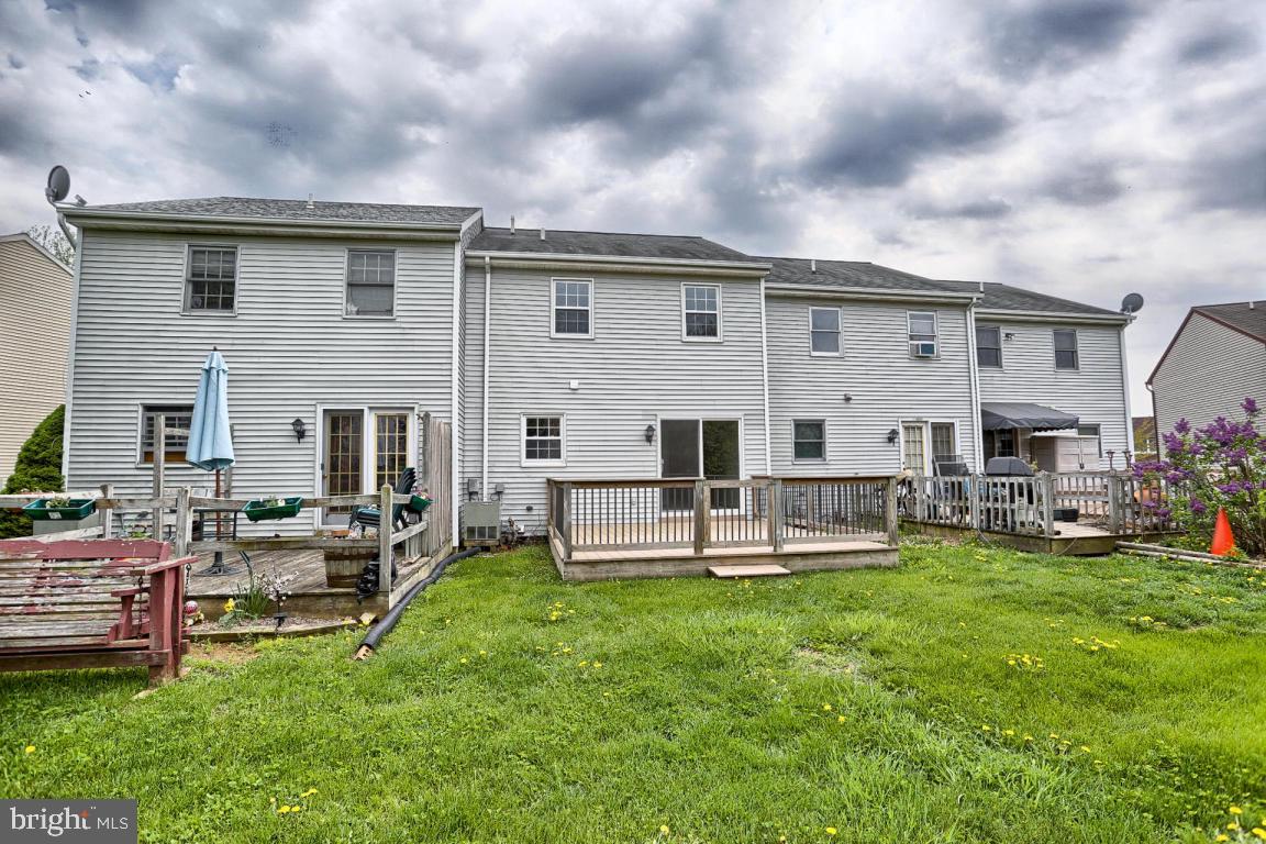 28 Laurie Lane Lititz, PA 17543 - Photo 3 of 19 Gallery Image 3