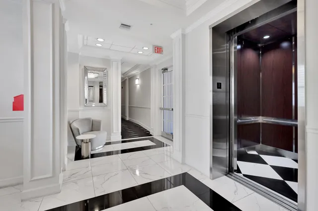 $7,900 | 200 Northeast 2nd Avenue, Unit 215, Delray Beach, FL 33444