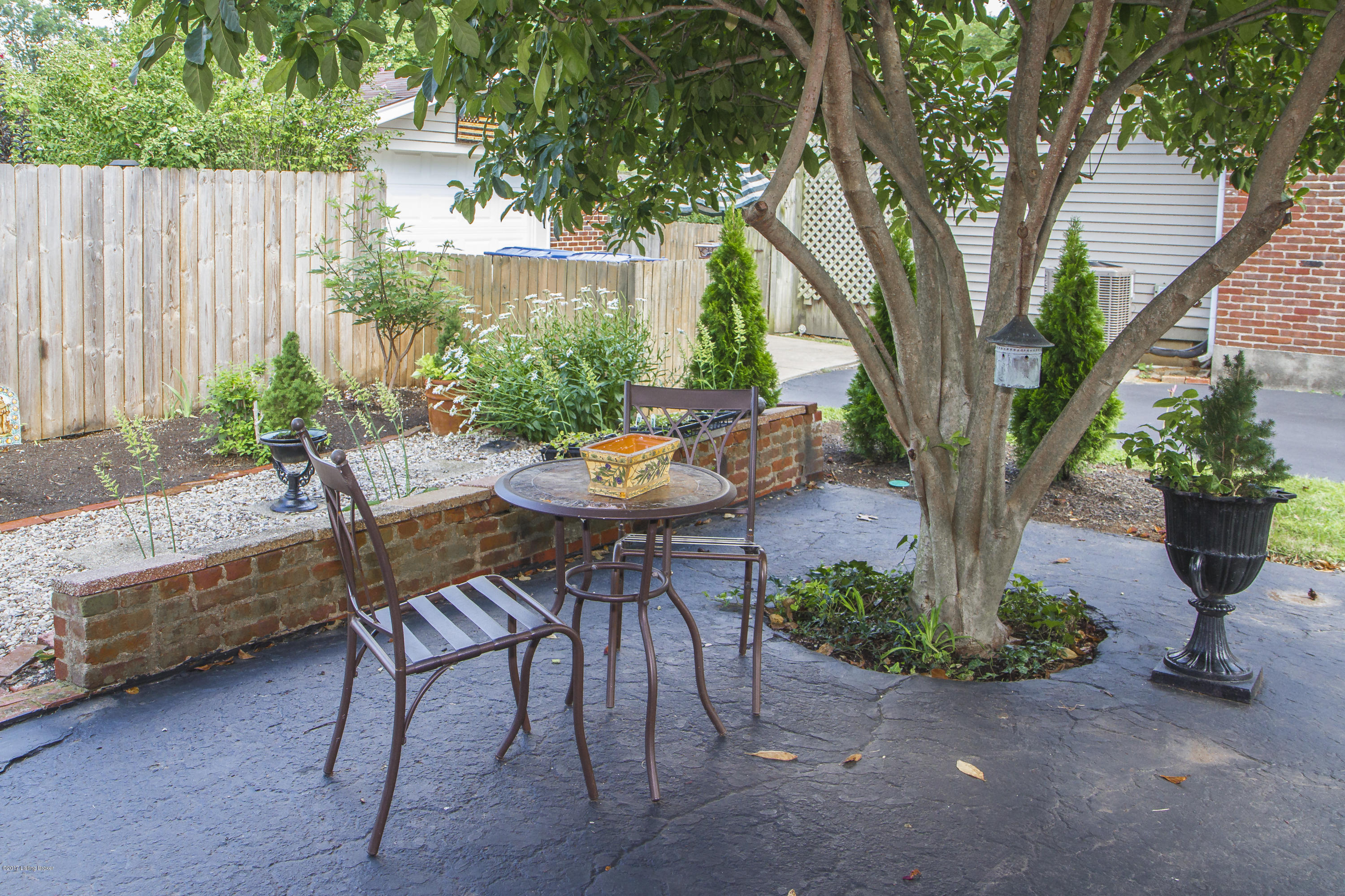 915 Perryman Road Louisville, KY 40207 - Photo 13 of 81 1242