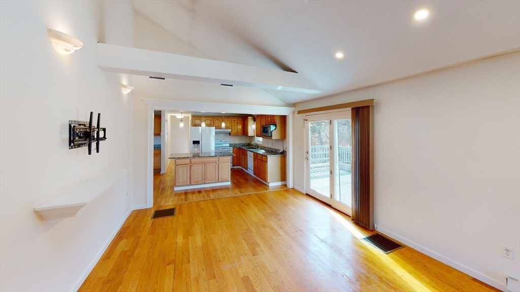 32 Boston Avenue Worcester, MA 01604 - Photo 3 of 26 Gallery Image 3