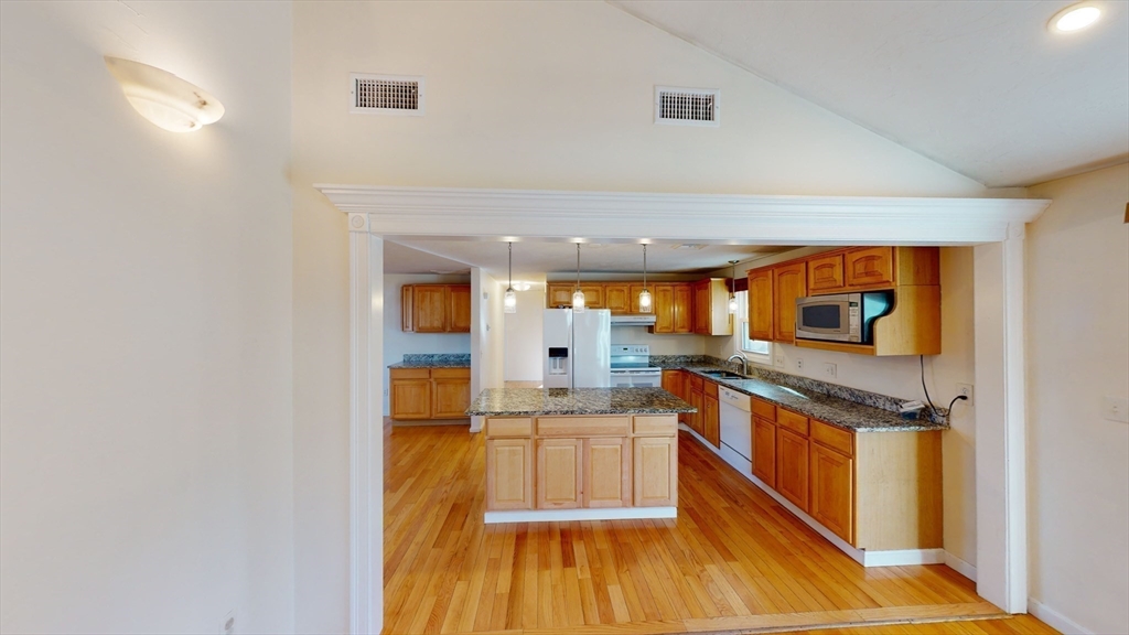 32 Boston Avenue Worcester, MA 01604 - Photo 4 of 26 Gallery Image 4