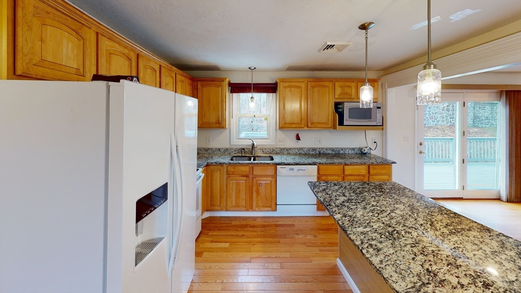 32 Boston Avenue Worcester, MA 01604 - Photo 8 of 26 Gallery Image 8