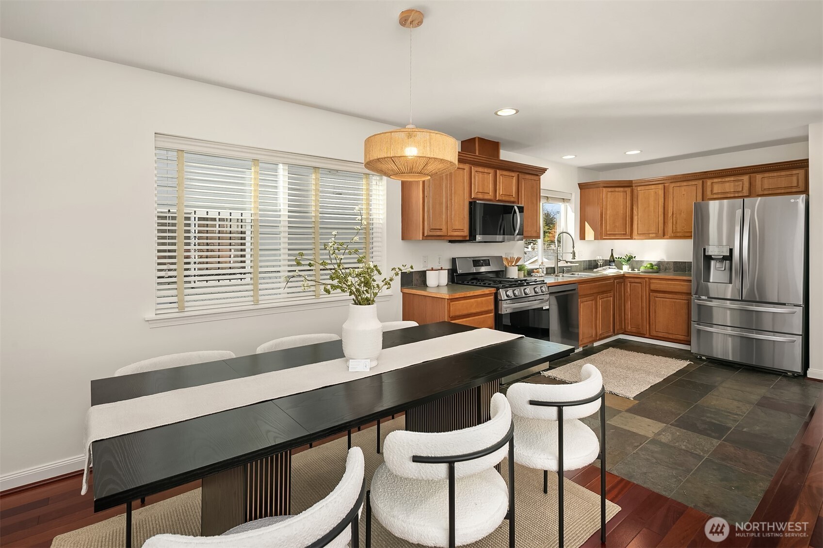 3932 South Lucile Street Seattle, WA 98118 - Photo 4 of 24