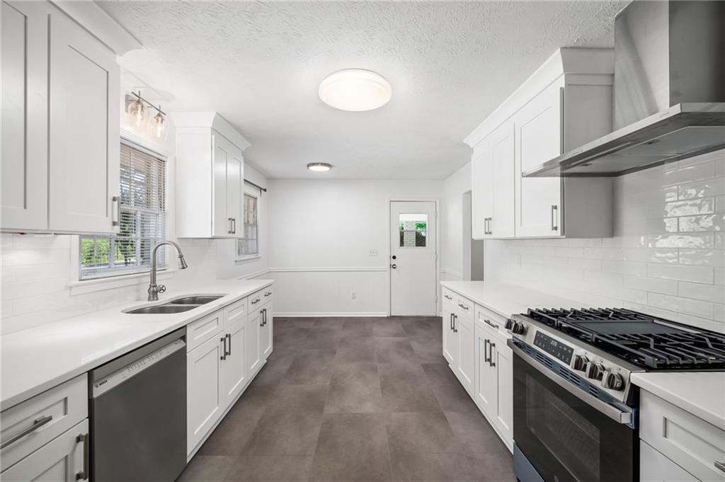 641 Gordon Combs Road Northwest Marietta, GA 30064 - Photo 2 of 32