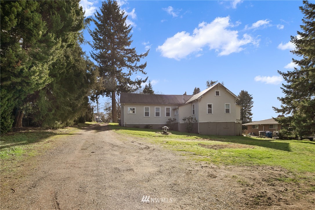 222 South 15th Street Renton, WA 98055 - Photo 28 of 34 a view of a house with a yard