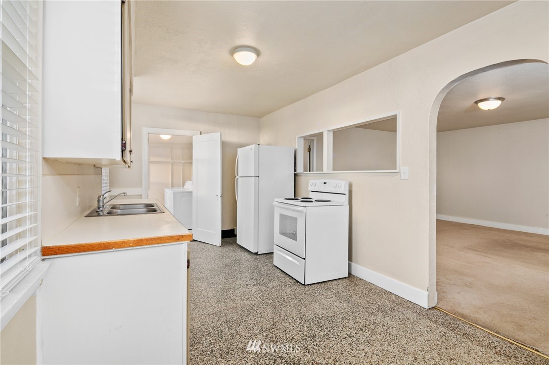 222 South 15th Street Renton, WA 98055 - Photo 6 of 34 a kitchen that has a sink and a stove