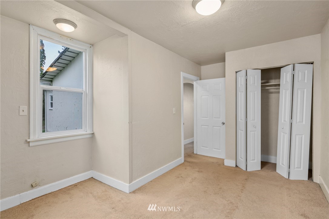 222 South 15th Street Renton, WA 98055 - Photo 8 of 34 a view of an empty room