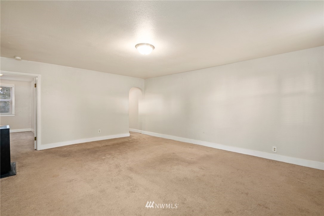 222 South 15th Street Renton, WA 98055 - Photo 9 of 34 a view of an empty room