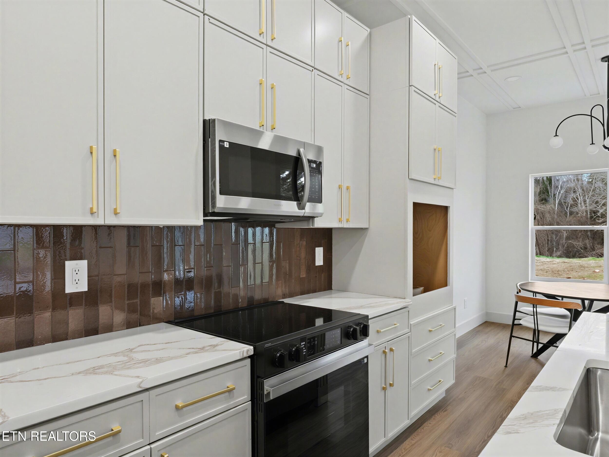 1904 Amherst Road Knoxville, TN 37909 - Photo 11 of 50 21_43