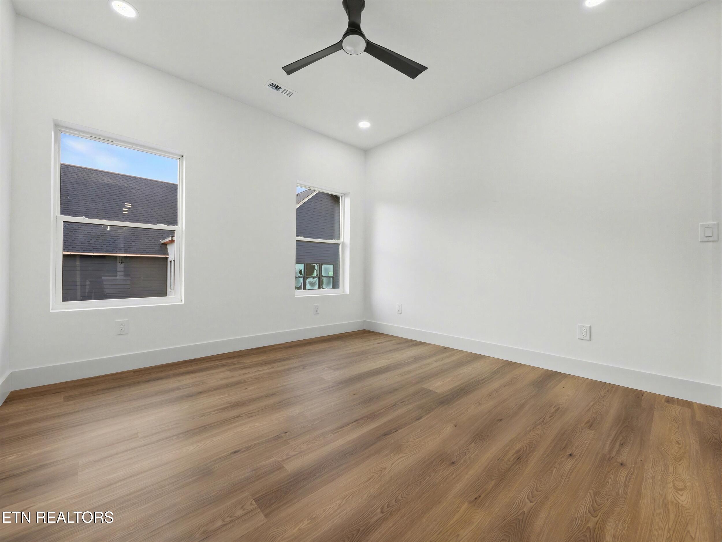 1904 Amherst Road Knoxville, TN 37909 - Photo 20 of 50 27_21