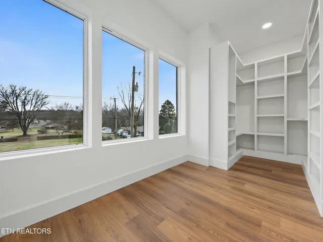 $699,999 | 1904 Amherst Road, Knoxville, TN 37909