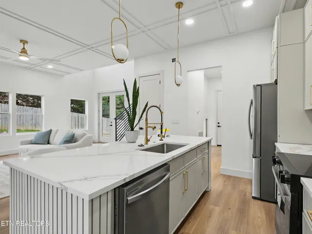 $699,999 | 1904 Amherst Road, Knoxville, TN 37909