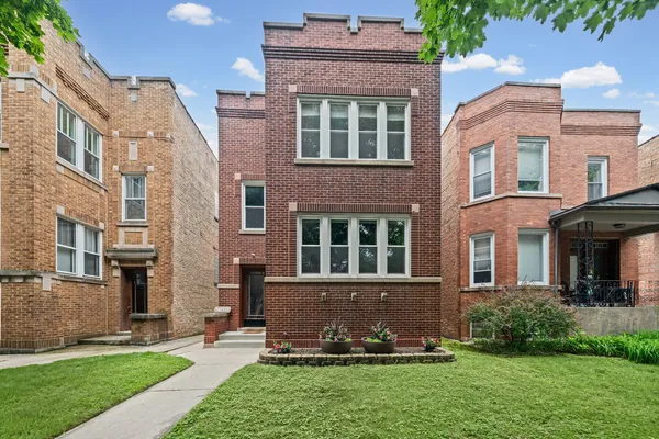$3,200 | 5010 North Major Avenue, Unit 2, Chicago, IL 60630