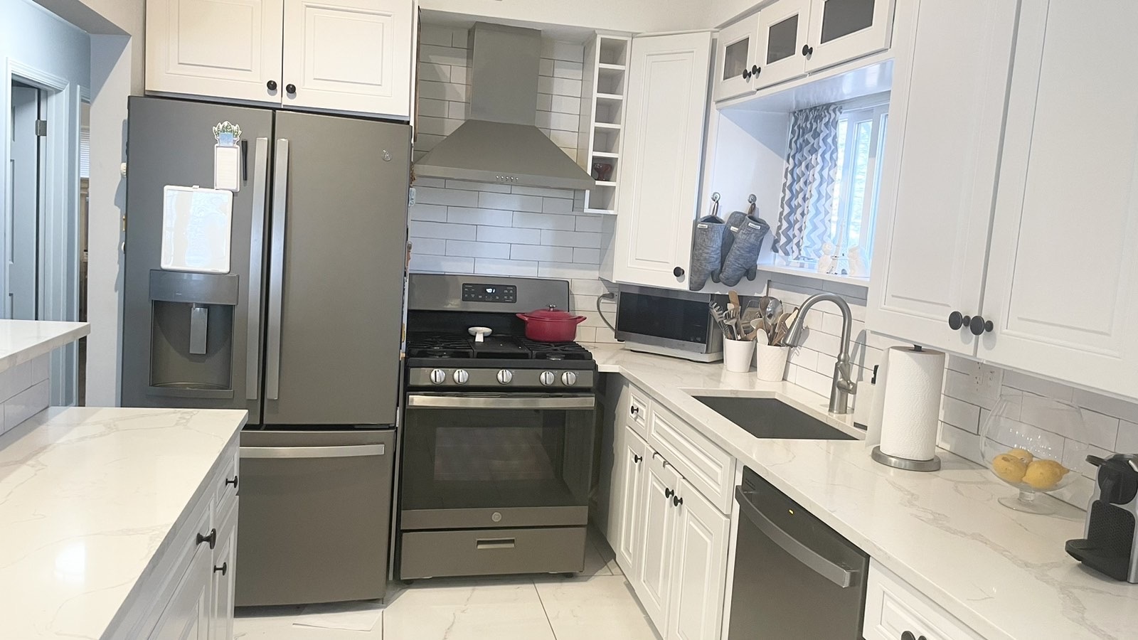 2749 Virginia Lane Glenview, IL 60025 - Photo 17 of 39 a kitchen with a sink stove and refrigerator