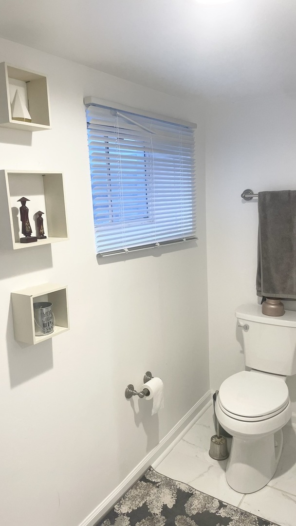 2749 Virginia Lane Glenview, IL 60025 - Photo 25 of 39 a bathroom with a toilet
