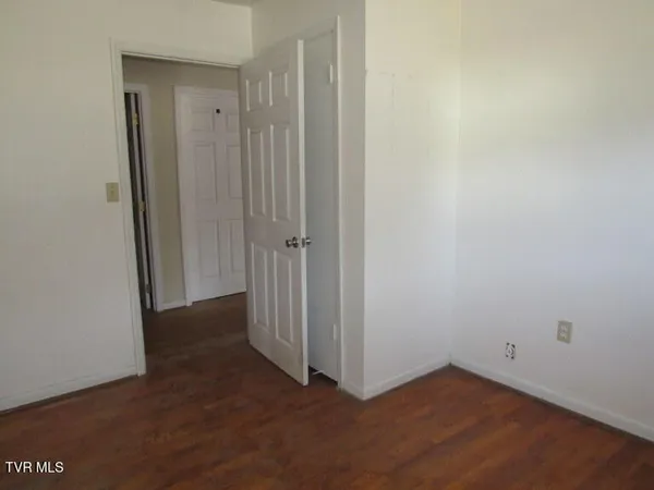 $75,000 | 301 Rose Hill Drive, Rose Hill, VA 24281