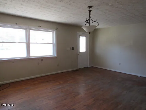 $75,000 | 301 Rose Hill Drive, Rose Hill, VA 24281