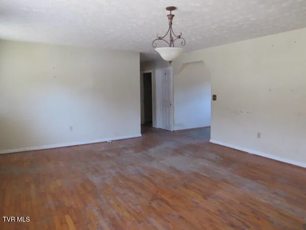 $75,000 | 301 Rose Hill Drive, Rose Hill, VA 24281