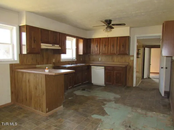 $75,000 | 301 Rose Hill Drive, Rose Hill, VA 24281