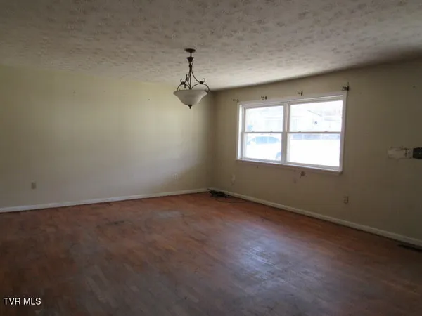 $75,000 | 301 Rose Hill Drive, Rose Hill, VA 24281