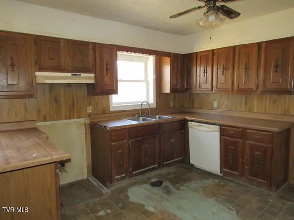 $75,000 | 301 Rose Hill Drive, Rose Hill, VA 24281