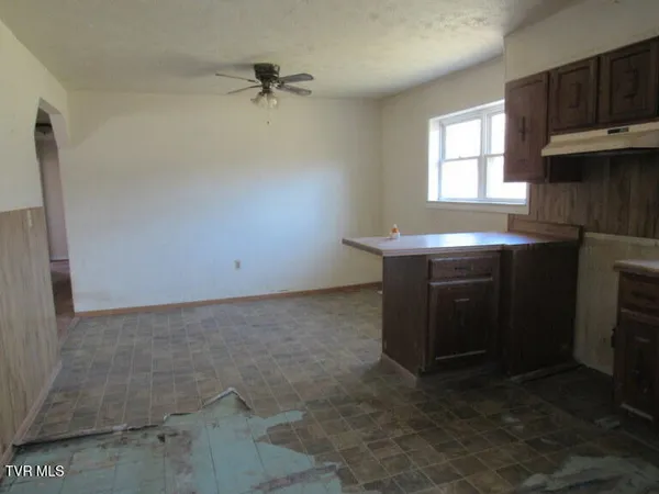 $75,000 | 301 Rose Hill Drive, Rose Hill, VA 24281