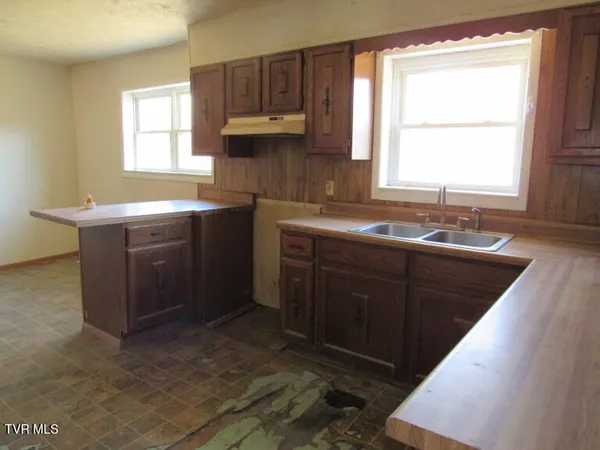 $75,000 | 301 Rose Hill Drive, Rose Hill, VA 24281
