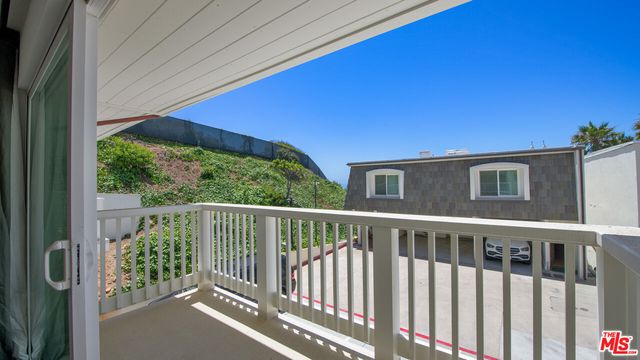 $1,395,000 | 11964 Whalers Lane, Malibu, CA 90265