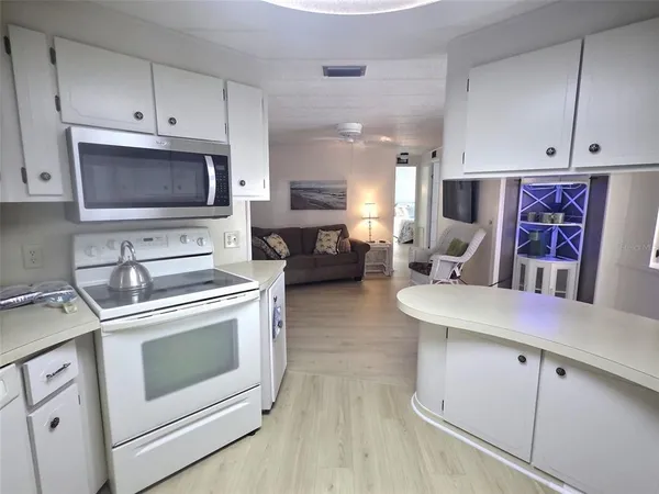 $2,800 | 46 Palm Forest Drive, Largo, FL 33770