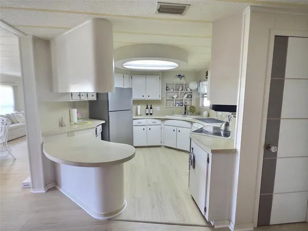 $2,800 | 46 Palm Forest Drive, Largo, FL 33770