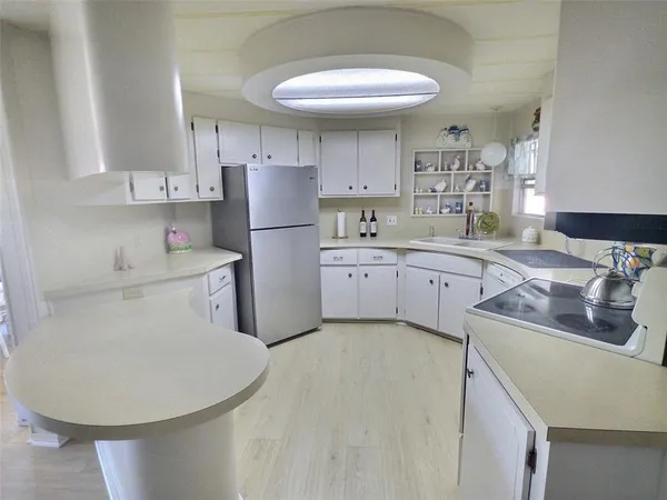 $2,800 | 46 Palm Forest Drive, Largo, FL 33770