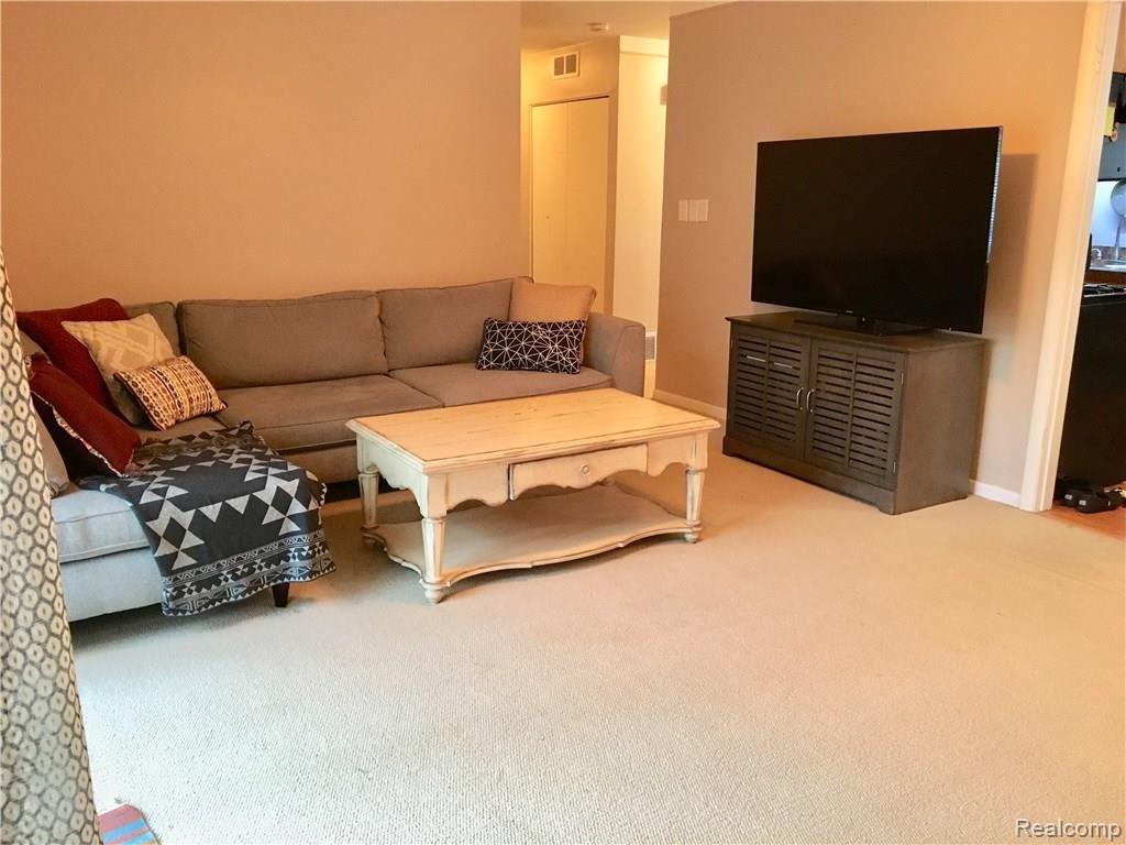 23110 Tuck Road Farmington Hills, MI 48336 - Photo 10 of 28