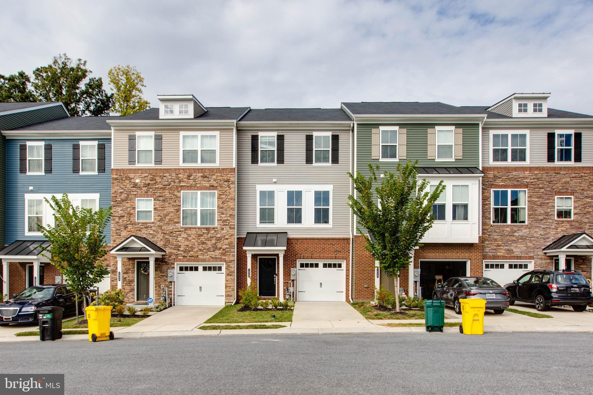 a view of building with cars parked
